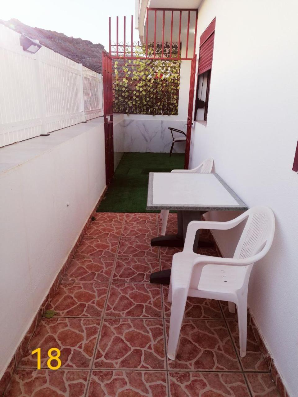 Big Villa Puerto Rico Streetfront With Private Saltwater Jacuzzi Pool, Bbq, Kitchen & 3 Terraces Near Shopping Center Puerto Rico (Gran Canaria) Luaran gambar
